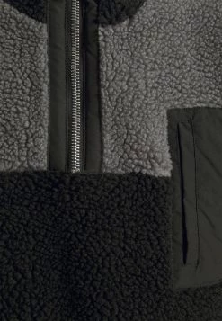 Mennace HENNESSEY OVERHEAD BORG JACKET - Winter Jacket - Black 15 Mennace HENNESSEY OVERHEAD BORG JACKET - Winter Jacket - Black -Mennace Shop Online 11c67f771afb45fb8c8e1d2b65b26f77