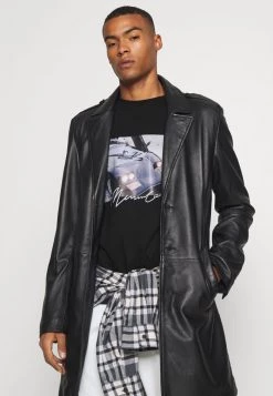 MENNACE SEASON 21 CAR REGULAR - Print T-shirt - Black 11 MENNACE SEASON 21 CAR REGULAR - Print T-shirt - Black -Mennace Shop Online 20a6af42a16f4e75a46b6c23338bba95