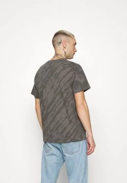 Mennace FLAMING STEED TIE DYE - Print T-shirt - Grey 11 Mennace FLAMING STEED TIE DYE - Print T-shirt - Grey -Mennace Shop Online 372c5ee16ba44bc2a98c5ea43ff61b79