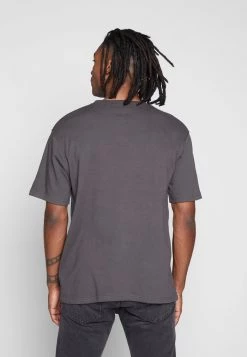 Mennace ESSENTIAL REGULAR RELAXED SIG TEE UNISEX - Basic T-shirt - Charcoal 9 Mennace ESSENTIAL REGULAR RELAXED SIG TEE UNISEX - Basic T-shirt - Charcoal -Mennace Shop Online 3b872aa143804f3aab9fc872c8eb4840