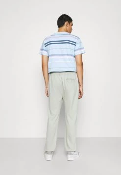 MENNACE SUNDAZE OVERSIZED JOGGER UNISEX - Tracksuit Bottoms - Green 9 MENNACE SUNDAZE OVERSIZED JOGGER UNISEX - Tracksuit Bottoms - Green -Mennace Shop Online 3e55fb9acdac4d8d8ff593b1ac9f7851