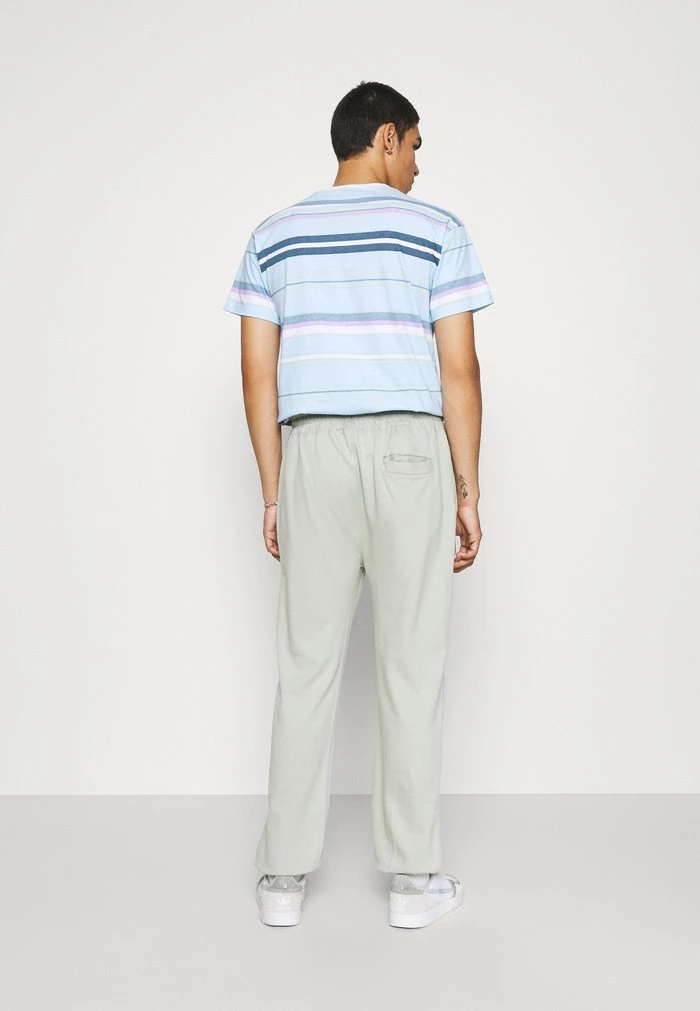 MENNACE SUNDAZE OVERSIZED JOGGER UNISEX - Tracksuit Bottoms - Green 5 MENNACE SUNDAZE OVERSIZED JOGGER UNISEX - Tracksuit Bottoms - Green - Image 3