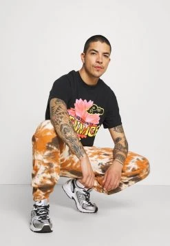 Mennace SUNDAZE FLOWER CLOUD - Print T-shirt - Black -Mennace Shop Online 44fea6ae5a224b1c80fbb55934bd3593