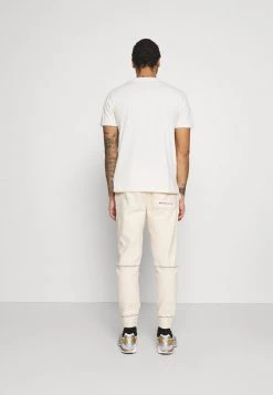 Mennace ESSENTIAL DROP SHOULDER UNISEX - Print T-shirt - Sand -Mennace Shop Online 4741cf83ef104183bb872509026e0baf