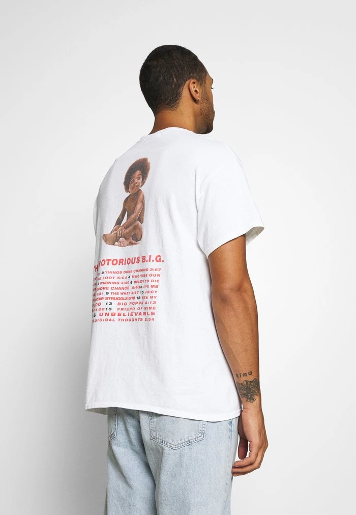 Mennace BIGGIE BACK OVERSIZED WASHED TEE - Print T-shirt - White Washed 5 Mennace BIGGIE BACK OVERSIZED WASHED TEE - Print T-shirt - White Washed - Image 3