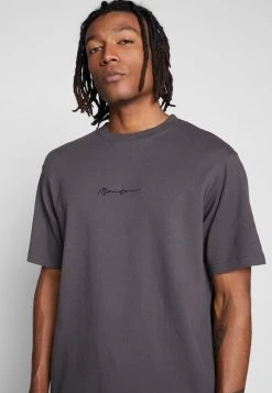 Mennace ESSENTIAL REGULAR RELAXED SIG TEE UNISEX - Basic T-shirt - Charcoal 11 Mennace ESSENTIAL REGULAR RELAXED SIG TEE UNISEX - Basic T-shirt - Charcoal -Mennace Shop Online 4f4e279297a645b18deb8d17c1c029f0