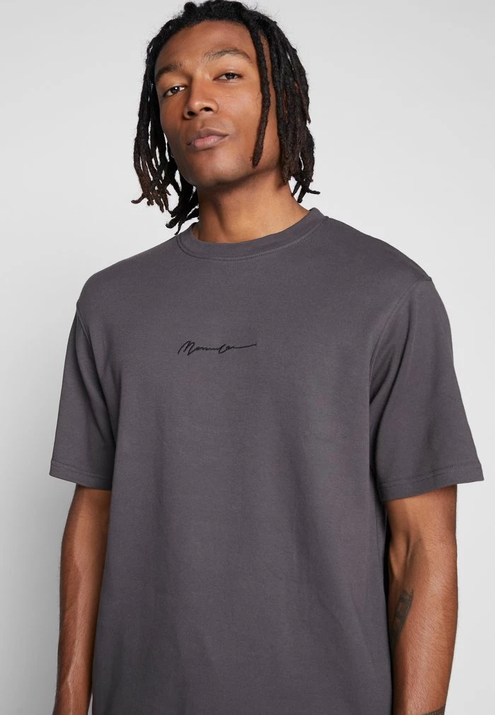 Mennace ESSENTIAL REGULAR RELAXED SIG TEE UNISEX - Basic T-shirt - Charcoal 7 Mennace ESSENTIAL REGULAR RELAXED SIG TEE UNISEX - Basic T-shirt - Charcoal - Image 5