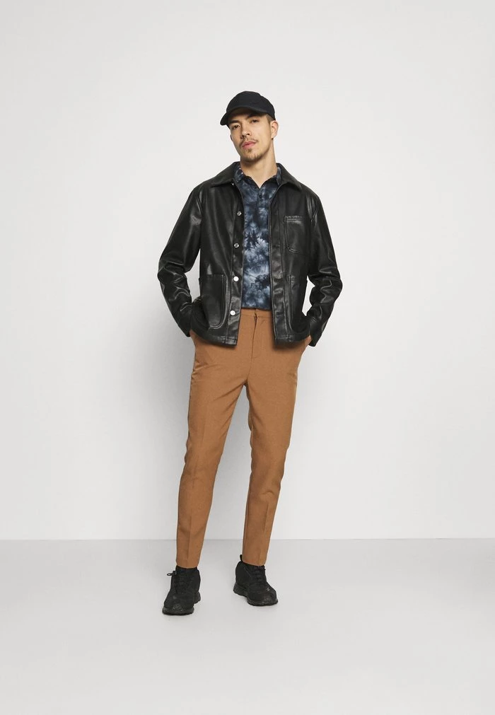 Mennace AFTERMATH TAPERED SUIT TROUSER - Chinos - Light Brown 4 Mennace AFTERMATH TAPERED SUIT TROUSER - Chinos - Light Brown - Image 2