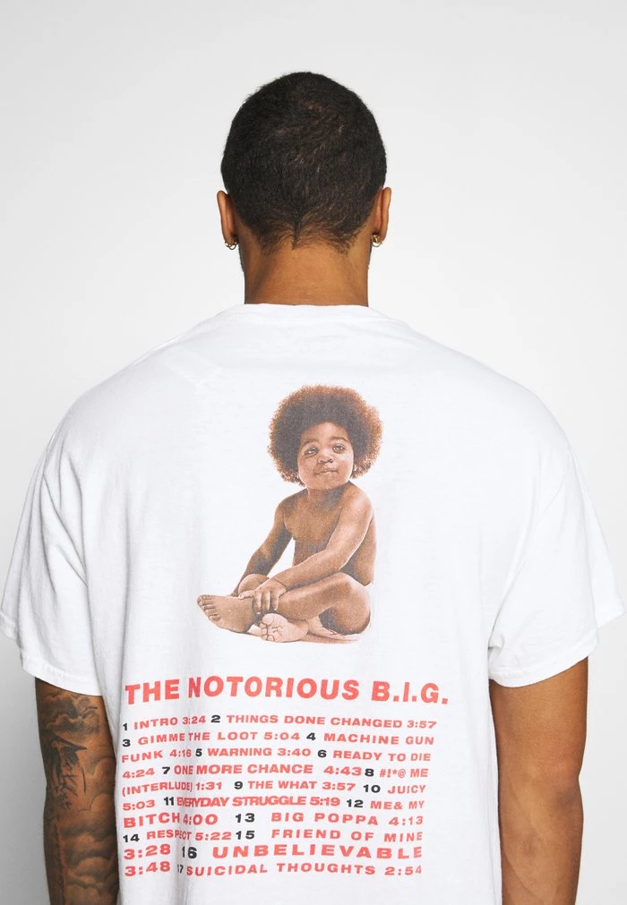 Mennace BIGGIE BACK OVERSIZED WASHED TEE - Print T-shirt - White Washed 7 Mennace BIGGIE BACK OVERSIZED WASHED TEE - Print T-shirt - White Washed - Image 5