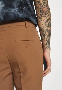 Mennace AFTERMATH TAPERED SUIT TROUSER - Chinos - Light Brown 11 Mennace AFTERMATH TAPERED SUIT TROUSER - Chinos - Light Brown -Mennace Shop Online 6f441088ef7245579720c689cd37f3f3