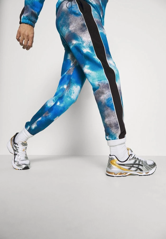 Mennace TIE DYE UNISEX - Tracksuit Bottoms - Blue 6 Mennace TIE DYE UNISEX - Tracksuit Bottoms - Blue - Image 4