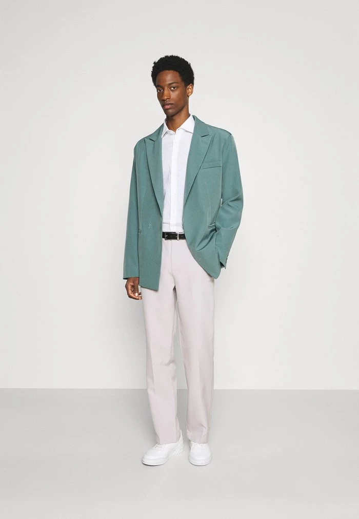 Mennace AFTERMATH ASYMMETRIC SUIT JACKET - Suit Jacket - Light Blue 4 Mennace AFTERMATH ASYMMETRIC SUIT JACKET - Suit Jacket - Light Blue - Image 2