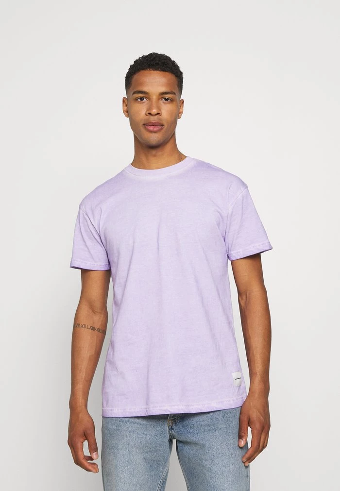 Mennace ON THE RUN TAB REGULAR - Print T-shirt - Lilac 3 Mennace ON THE RUN TAB REGULAR - Print T-shirt - Lilac