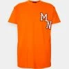 Mennace BADGE REGULAR UNISEX - Print T-shirt - Orange -Mennace Shop Online 8aa611a1fb914e26afcf9ab78c065d6a