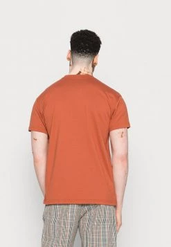 MENNACE UNISEX ESSENTIAL REGULAR - Basic T-shirt - Burnt Orange 9 MENNACE UNISEX ESSENTIAL REGULAR - Basic T-shirt - Burnt Orange -Mennace Shop Online 9587d16073544b429a9de4c6ec692b71