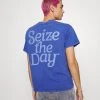 Mennace SEIZE THE DAY - Print T-shirt - Blue 2 Mennace SEIZE THE DAY - Print T-shirt - Blue -Mennace Shop Online 985ffaa3a1a3486c8d651ddbb9e616c7