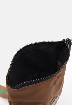 Mennace HEAVY CLIP BODY POUCH BAG UNISEX - Bum Bag - Tan -Mennace Shop Online 9b7473ce31e042fa9d08984695bbaa22