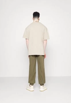 Mennace CUFFED TROUSER - Trousers - Green 10 Mennace CUFFED TROUSER - Trousers - Green -Mennace Shop Online a01659c795bd40ddb4dc1b395b831178