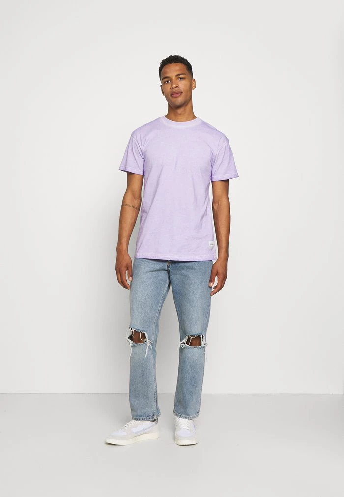 Mennace ON THE RUN TAB REGULAR - Print T-shirt - Lilac 4 Mennace ON THE RUN TAB REGULAR - Print T-shirt - Lilac - Image 2