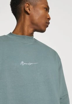 Mennace ESSENTIAL SIGNATURE HIGH NECK UNISEX - Sweatshirt - Petrol 14 Mennace ESSENTIAL SIGNATURE HIGH NECK UNISEX - Sweatshirt - Petrol -Mennace Shop Online a341c17d4a964d53a6f2f9cc48388a86