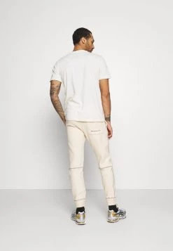 Mennace ESSENTIAL DROP SHOULDER UNISEX - Print T-shirt - Sand -Mennace Shop Online ab5c1fe30b7945f4803f024301e46a8e