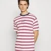 Mennace CLASSIC HORIZONTAL STRIPE UNISEX - Print T-shirt - White/red -Mennace Shop Online b3eff2ab9c6748c0aea36f862fb1d1af