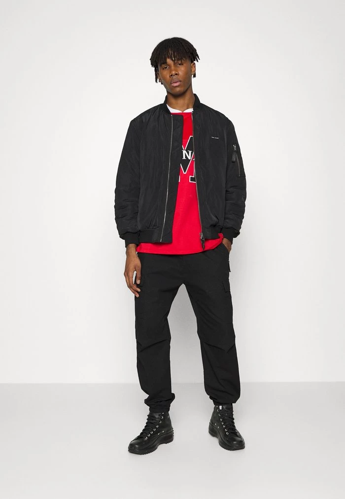 Mennace UNISEX AIRTEX OVERSIZED - Print T-shirt - Red 4 Mennace UNISEX AIRTEX OVERSIZED - Print T-shirt - Red - Image 2