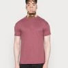 MENNACE UNISEX ESSENTIAL REGULAR - Basic T-shirt - Burgundy 1 MENNACE UNISEX ESSENTIAL REGULAR - Basic T-shirt - Burgundy -Mennace Shop Online c20a334816ba42a8a7a3fe379fcb3210