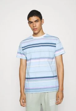 Mennace UNISEX SUNDAZE STRIPED REGULAR - Print T-shirt - Light Blue