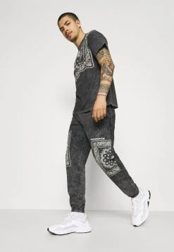 Mennace ROSEBOWL BANDANA REGULAR JOGGER - Tracksuit Bottoms - Black -Mennace Shop Online dc3db2bfb998427bb0239c36657abb1f