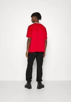 Mennace UNISEX AIRTEX OVERSIZED - Print T-shirt - Red 9 Mennace UNISEX AIRTEX OVERSIZED - Print T-shirt - Red -Mennace Shop Online dea1c10d56ca48ab90a0a2c5f2e1782f