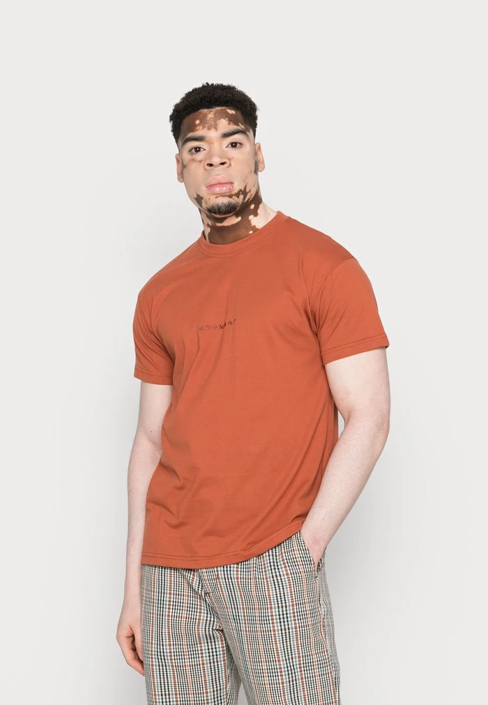 MENNACE UNISEX ESSENTIAL REGULAR - Basic T-shirt - Burnt Orange 3 MENNACE UNISEX ESSENTIAL REGULAR - Basic T-shirt - Burnt Orange