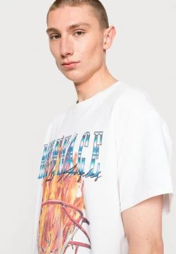Mennace BURNING HOOP REGULAR - Print T-shirt - White -Mennace Shop Online f58ef8c9db9640aca8a959ca98fc40b4