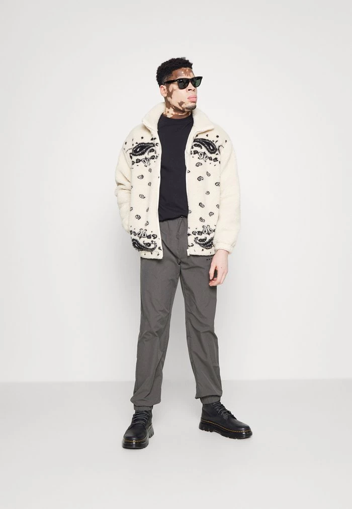 MENNACE CUFFED TROUSER - Trousers - Charcoal 4 MENNACE CUFFED TROUSER - Trousers - Charcoal - Image 2